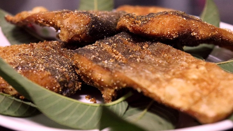 Một số người không nên ăn cá muối chua