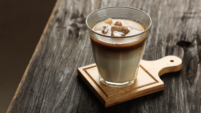 Một ly cà phê sữa có thể chứa khoảng 90 - 200 calo tùy loại sữa