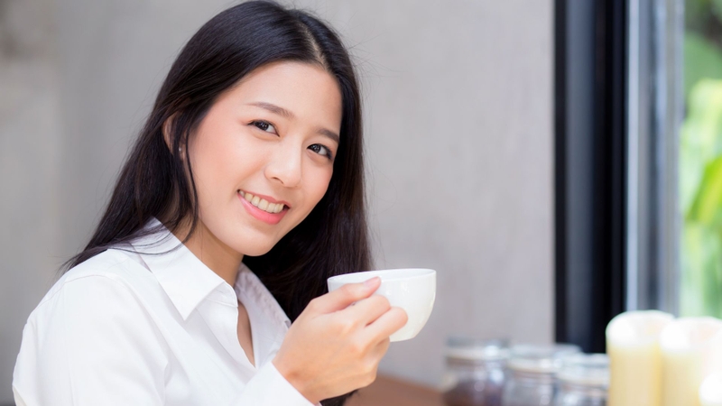 Để đảm bảo sử dụng hiệu quả và an toàn, người dùng cần lưu ý đến thời điểm uống cà phê