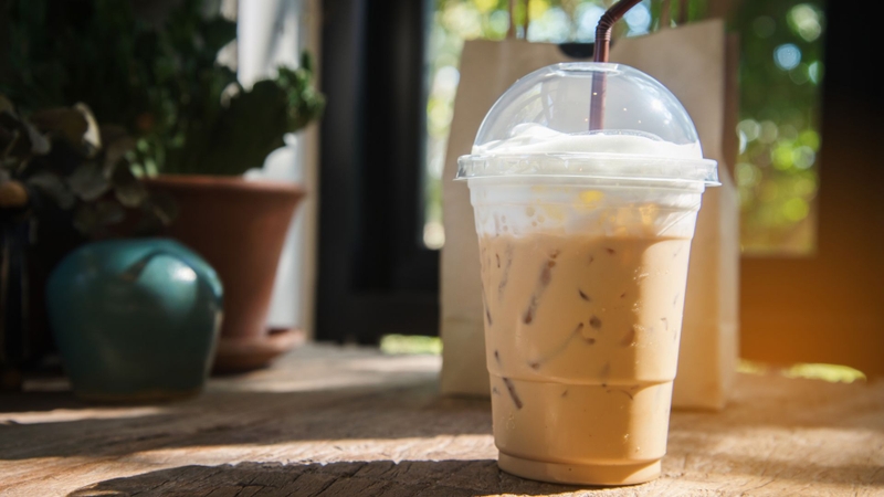 Thưởng thức cà phê sữa đúng cách giúp bạn duy trì tinh thần tỉnh táo và nhịp sống cân bằng