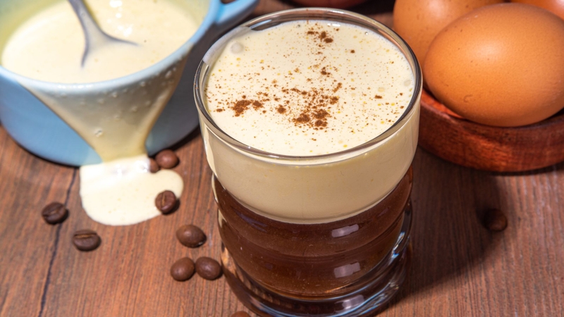 Cà phê trứng là thức uống độc đáo kết hợp giữa cà phê và trứng gà
