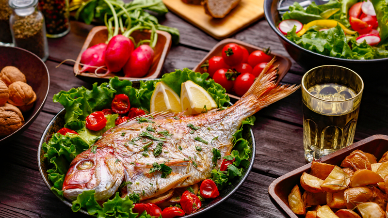 Bữa ăn giàu omega-3 từ cá sạch giúp bảo vệ sức khỏe tim mạch