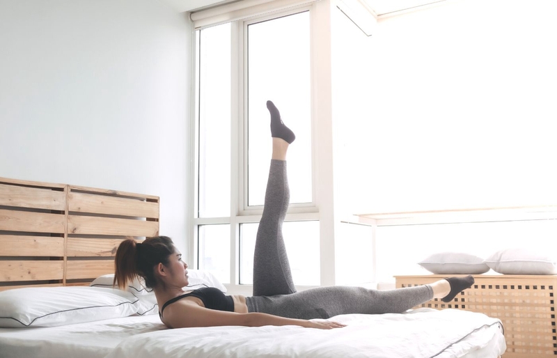 Các bài tập cơ bụng trên giường hiệu quả1