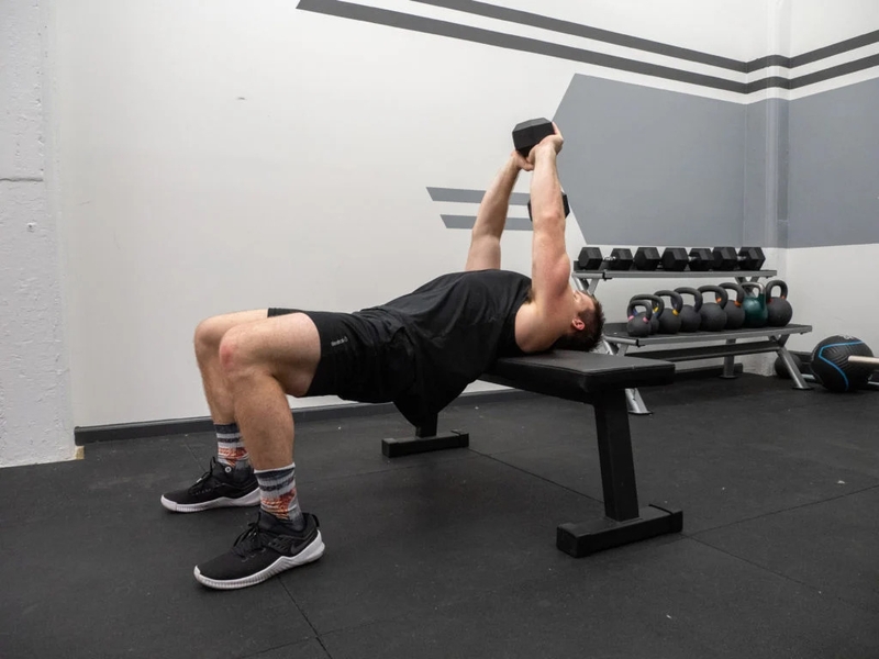 Các bài tập ngực với tạ đơn toàn diện tại nhà3