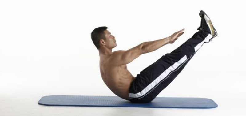 Bài tập giữ cân bằng ở tư thế bập bênh giúp đốt cháy lượng mỡ thừa ở vùng bụng hiệu quả