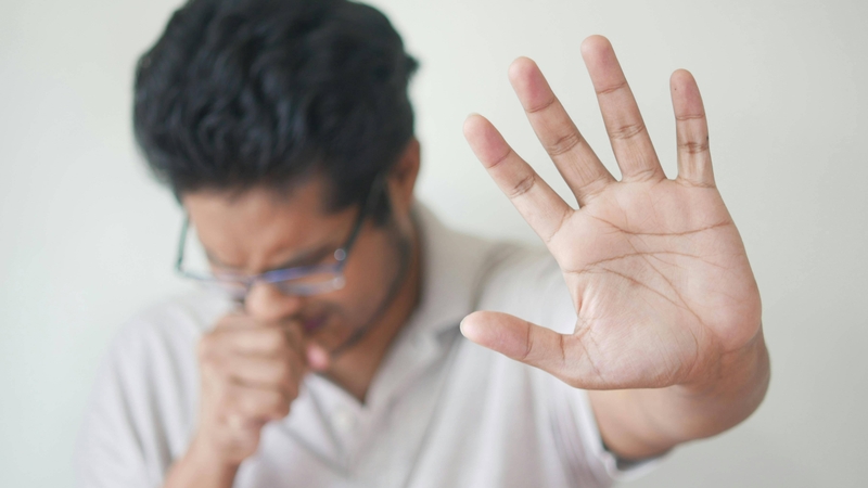 Một trong các bệnh hô hấp do ô nhiễm môi trường là hen phế quản do ô nhiễm không khí