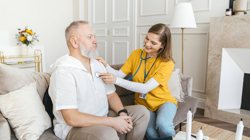 Thực hiện tầm soát sức khỏe định kỳ là cần thiết, đặc biệt với nhóm nguy cơ cao