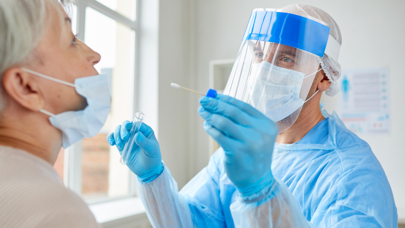 Các biến thể SARS-CoV-2 kháng thuốc được tìm thấy ở những bệnh nhân suy giảm miễn dịch 3