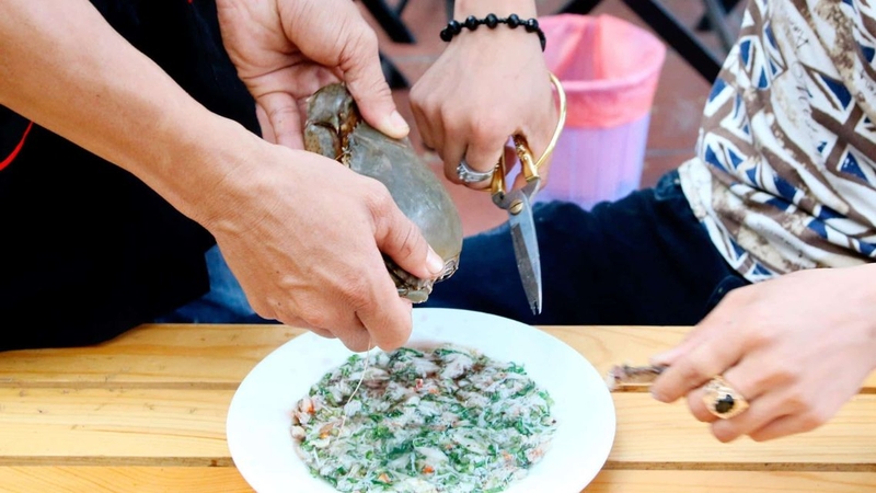 Một số bộ phận của cua, như máu cua không thích hợp để ăn