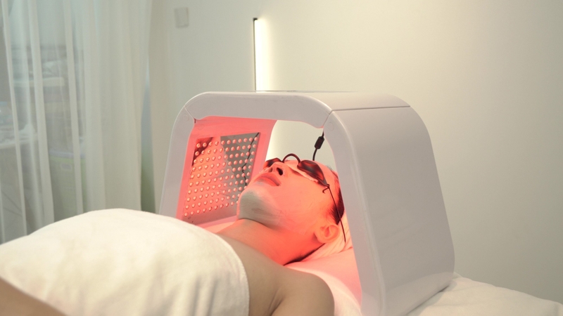 Các bước chăm sóc da bằng ánh sáng sinh học phổ biến hiện nay 1