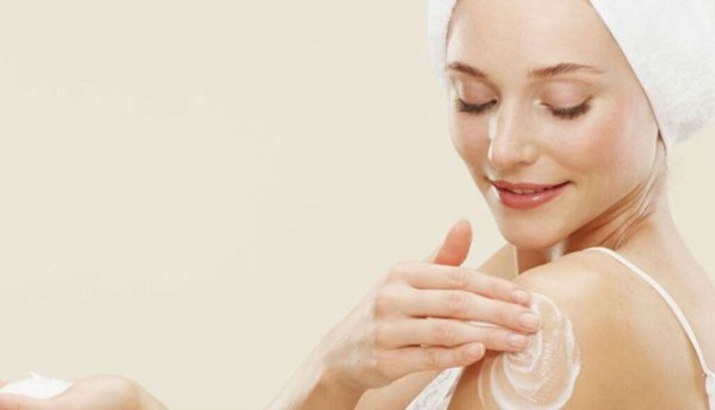 cac-buoc-skincare-body-khi-tam-cho-lan-da-ngay-cang-trang-khoe-rang-ro 1.jpg