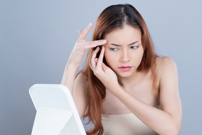 Không nên tự ý nặn mụn ẩn tại nhà