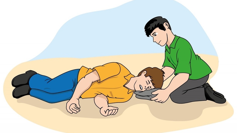 Các bước sơ cứu người bị co giật 3