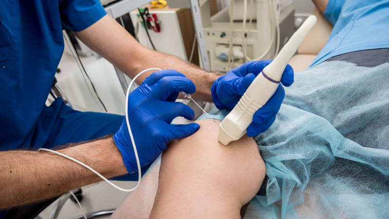 Đốt sóng cao tần sử dụng năng lượng điện tạo nhiệt để phá hủy tế bào ung thư