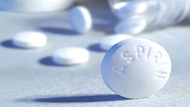 Aspirin chứa chất axit salicylic có tác dụng làm thông thoáng lỗ chân lông và tẩy tế bào chết trên da