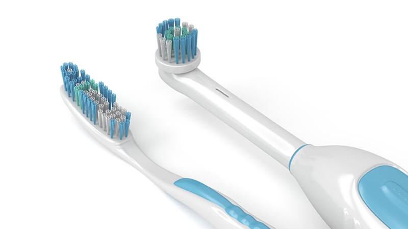 Công dụng của nước súc miệng: làm sạch bàn chải đánh răng