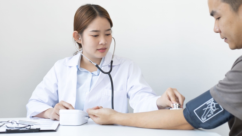 Đến gặp bác sĩ nếu có các dấu hiệu bất thường là việc làm cần thiết