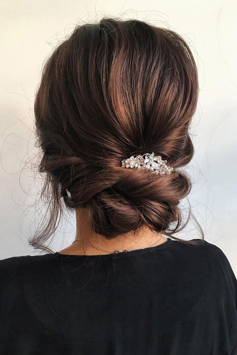 Các kiểu tóc búi dự tiệc sang chảnh giúp bạn xinh đẹp & trẻ trung hơn 3