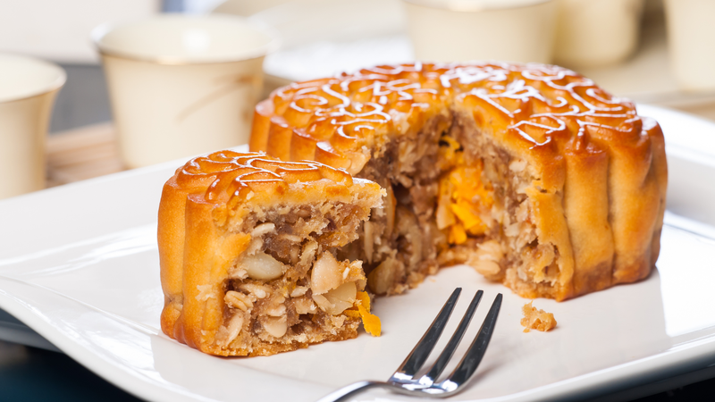 Bánh trung thu nhân thập cẩm là một trong các loại bánh trung thu quen thuộc nhất