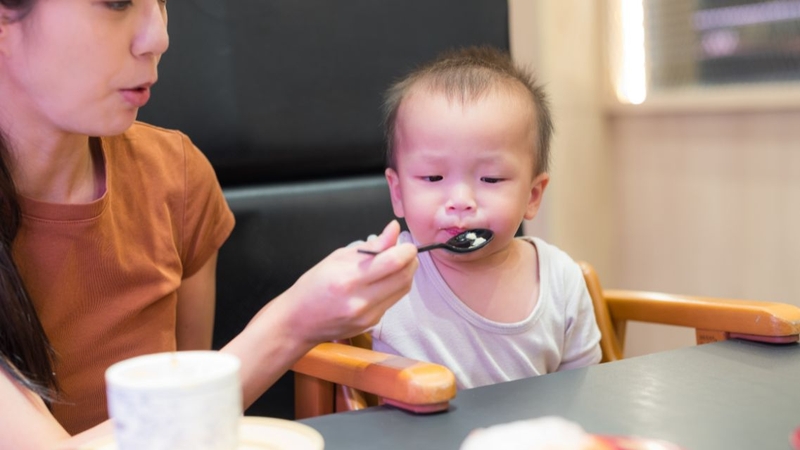 Trẻ bắt đầu ăn dặm có thể làm quen với các món từ cá