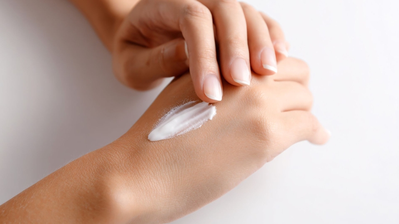 Chăm sóc đúng cách giúp giảm ngứa, phục hồi hàng rào bảo vệ da