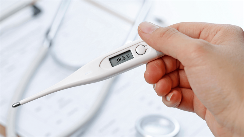 Nhiệt kế điện tử hoạt động dựa vào cảm ứng nhiệt tại các vùng được tiếp xúc với đầu của nhiệt kế