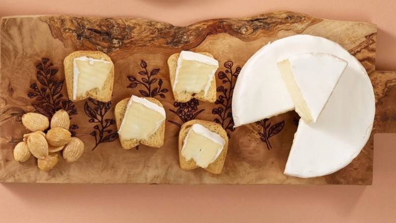 Mẹ bầu cần tránh sử dụng phô mai mềm chưa qua tiệt trùng