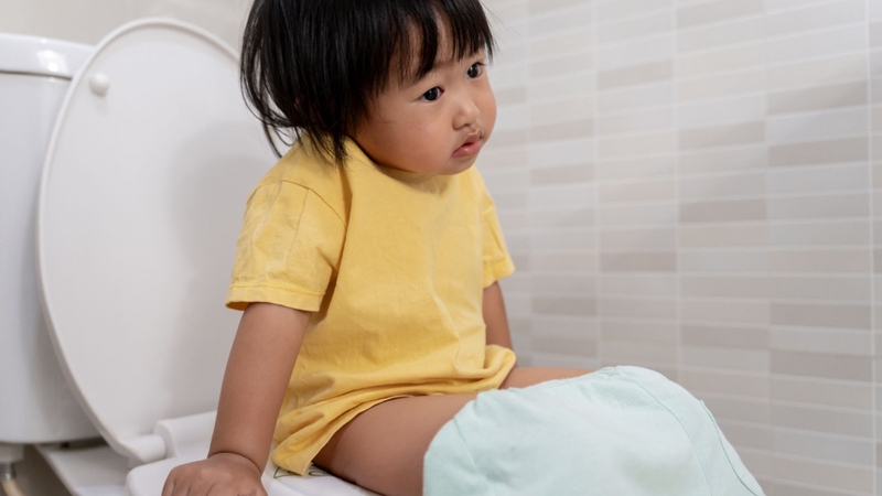 Bác sĩ có thể chỉ định thuốc nhuận tràng nhằm làm mềm phân nếu đau bụng do táo bón