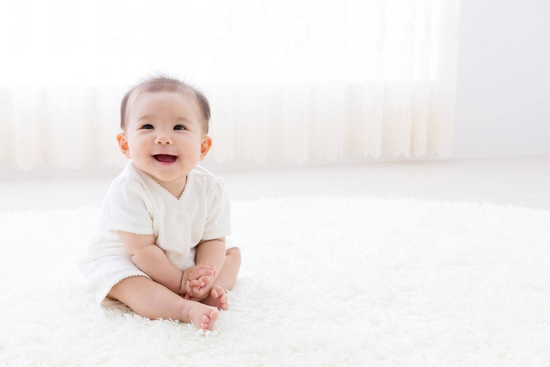 cac-moc-phat-trien-cua-tre-so-sinh-tu-0-1-tuoi-ma-ba-me-can-biet 3.jpg