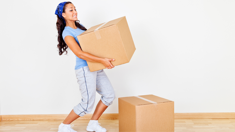 Tránh mang vác vật nặng giúp hạn chế tái phát thoát vị đĩa đệm sau điều trị