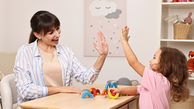 Cách điều trị trẻ bị rối loạn phổ tự kỷ? Khai thác sở thích của trẻ giúp hỗ trợ điều trị hiệu quả hơn