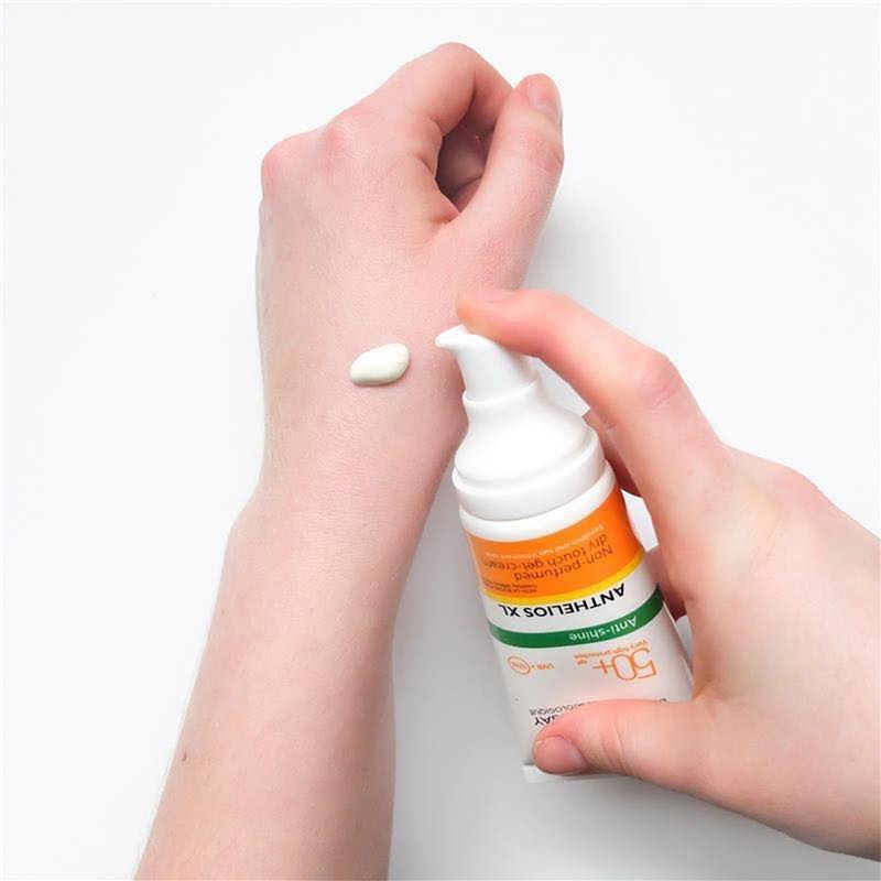 Mẹ bầu nên tránh sử dụng các loại kem chống nắng vì trong thành phần có chứa chất chống nắng hoá học