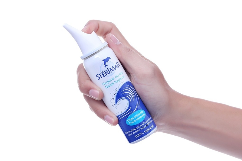 Nước muối xịt mũi cá heo Dolphin giúp vệ sinh mũi họng hiệu quả