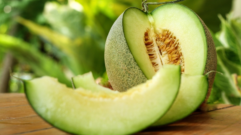 cách ăn dưa lê 2