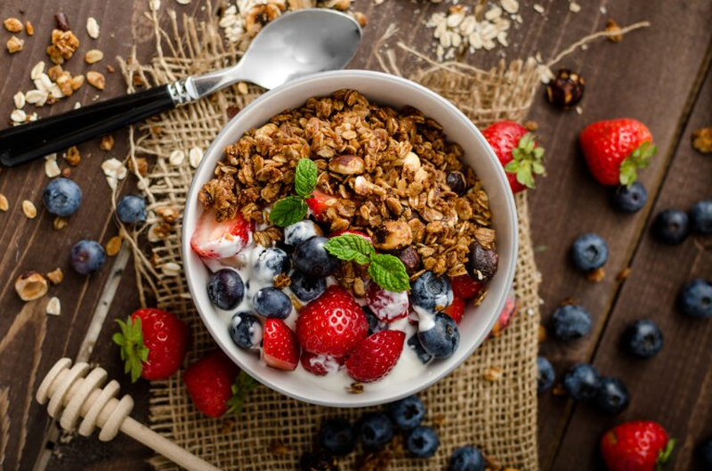 Cách ăn granola với sữa chua siêu đơn giản bạn nên thử 3