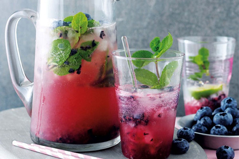 Trà chanh việt quất là một trong những cách ăn việt quất đơn giản