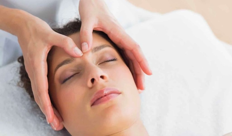 Cách bấm huyệt chữa đau nửa đầu hiệu quả tại nhà 1