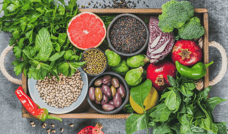 Gà ác hầm thuốc bắc không chỉ là món ăn bổ dưỡng mà còn giúp hỗ trợ điều trị bệnh xương khớp hiệu quả