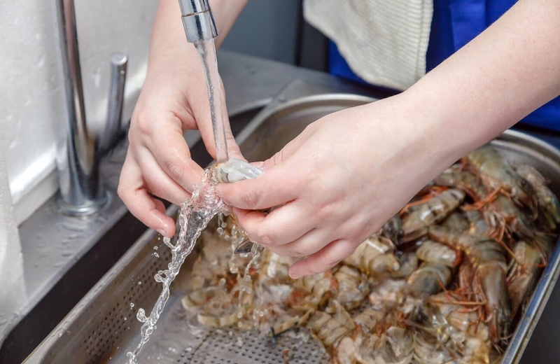 Cách bảo quản tôm trong tủ lạnh không bị đen 3