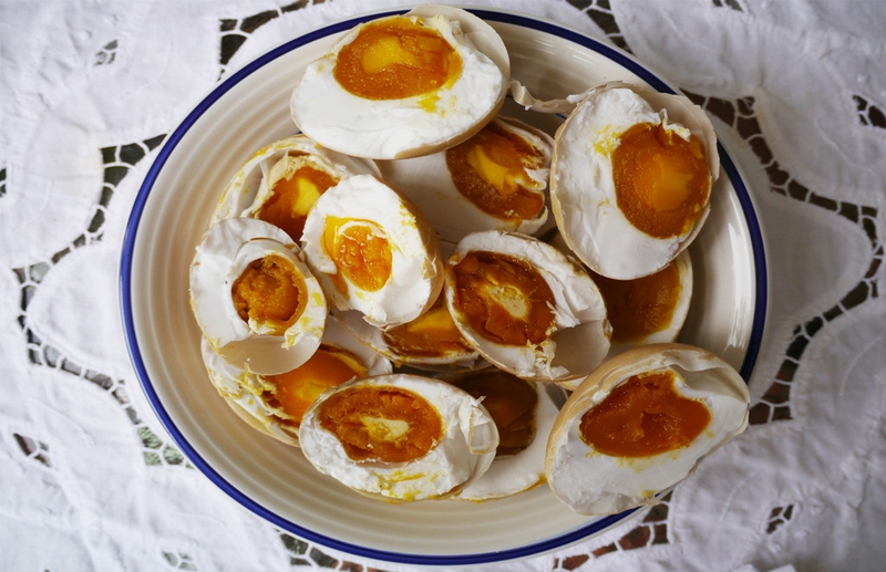 Cách bảo quản trứng muối để được lâu giữ tròn vị