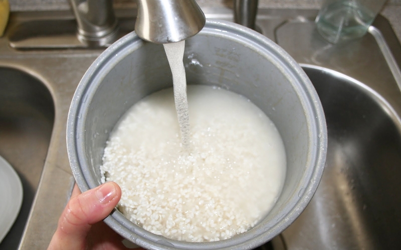 Cách bảo quản và sử dụng nồi cơm điện để không gây hại cho sức khỏe 1