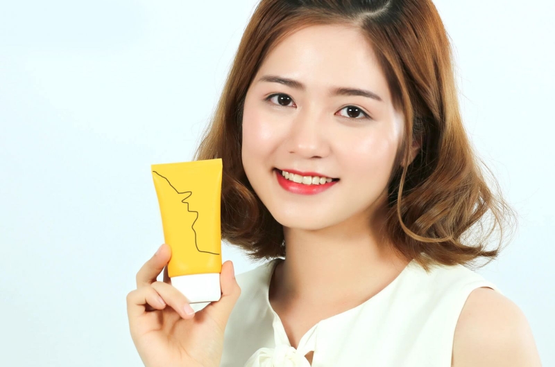 Cách bôi kem chống nắng vật lý và những điều cần lưu ý