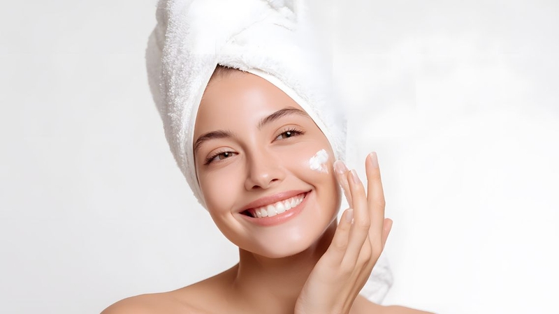 Không ít người vẫn chưa biết cách bôi kem dưỡng ẩm đúng cách