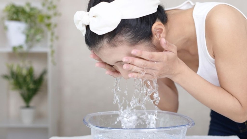 Cách bôi kem mắt khoa học? Lưu ý gì khi chăm sóc da vùng mắt? 2