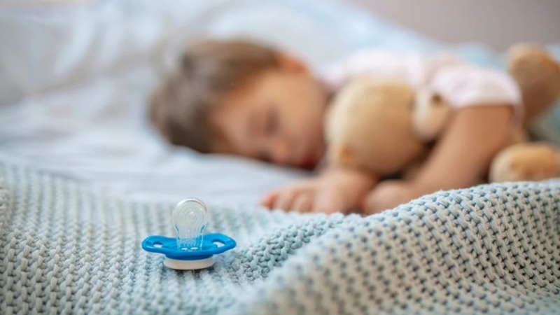 Cai ti giả đúng cách giúp bé thích nghi nhẹ nhàng và thoải mái hơn