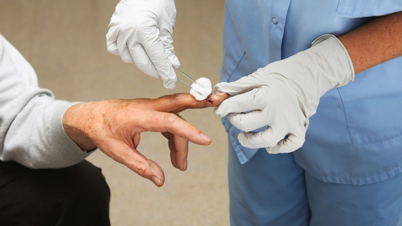 Nếu không đến được bệnh viện, bạn nên chọn dịch vụ y tế tại nhà có chuyên môn