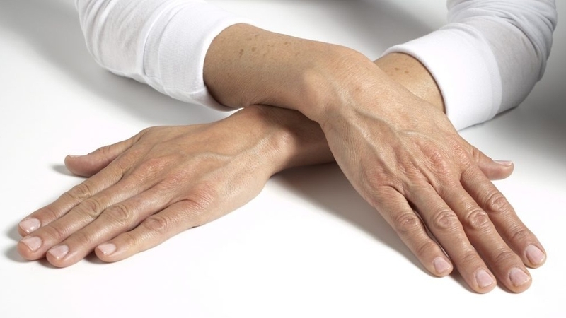 Cách chăm sóc làm hết nếp nhăn ở ngón tay