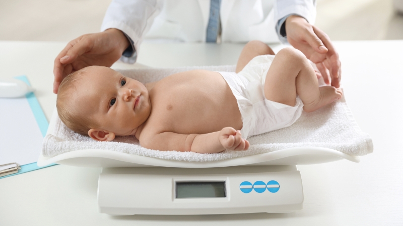 Tốc độ tăng trưởng bình thường và khỏe mạnh của bé là từ 20 đến 30 gram