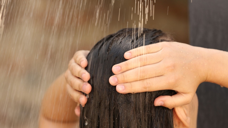 Ngoài việc chọn dầu gội phù hợp, thói quen chăm sóc tóc cũng rất quan trọng