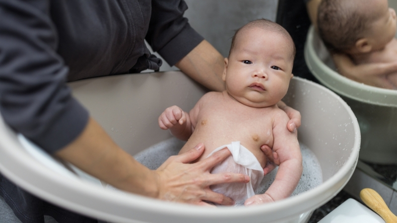 Cách chọn sữa tắm cho trẻ sơ sinh là ưu tiên thành phần dịu nhẹ